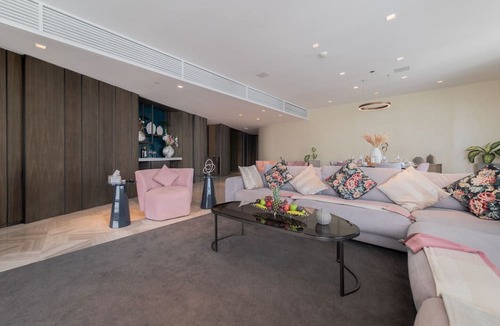 Palm Jumeirah Apartment | Jaw-dropping 3BR Apt W/Seaview & Private Pool