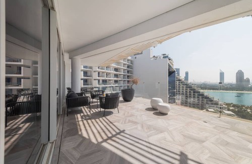 Palm Jumeirah Apartment | Jaw-dropping 3BR Apt W/Seaview & Private Pool