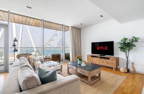Dubai Apartment | GuestReady - Majestic Ain Dubai from your balcony