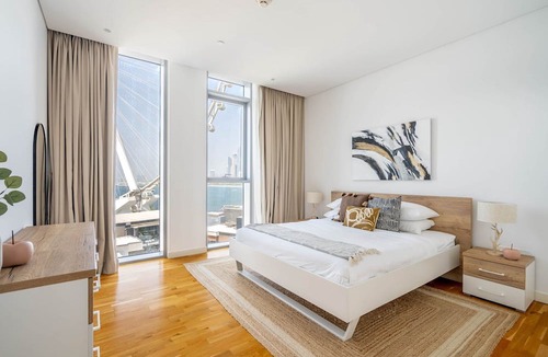 Dubai Apartment | GuestReady - Majestic Ain Dubai from your balcony