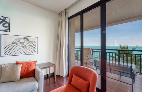 Palm Jumeirah Apartment | GuestReady - A Glimpse of Burj Al Arab