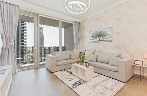 Dubai Apartment | Chic 2-bedroom apartment with WiFi, AC in Creek Harbour Dubai