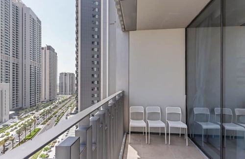 Dubai Apartment | Chic 2-bedroom apartment with WiFi, AC in Creek Harbour Dubai