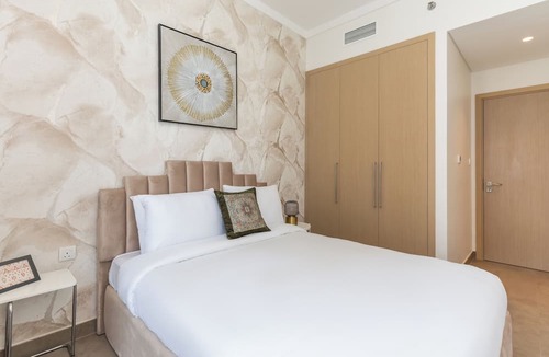 Dubai Apartment | Chic 2-bedroom apartment with WiFi, AC in Creek Harbour Dubai