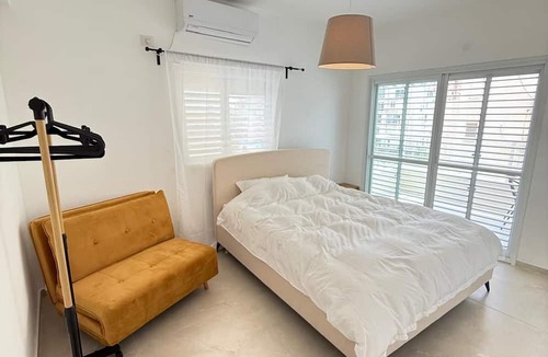 Netanya Apartment | Modern Apartment in Central Netanya – 2 Min Walk to the Beach!