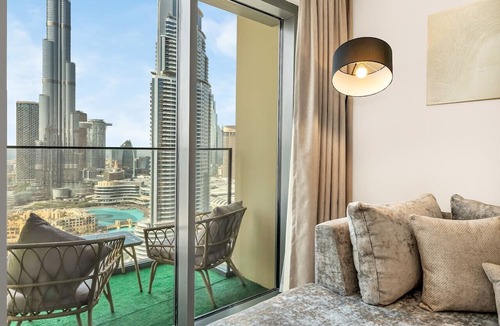 Downtown Dubai Apartment | 2BDR Apt LED side Burj Khalifa Views Opposite Dubai Mall
