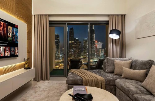 Downtown Dubai Apartment | 2BDR Apt LED side Burj Khalifa Views Opposite Dubai Mall