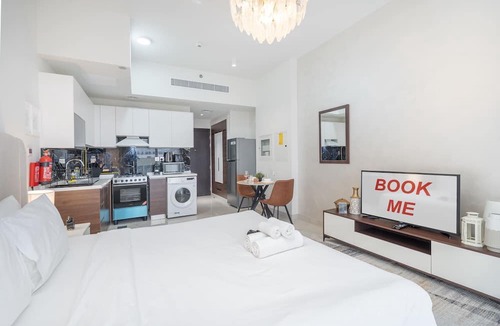 Al Barsha Apartment | Free housekeeping visits during your stay - StayShort - Magnificent Studio Living in Al Barsha South