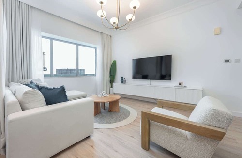 Downtown Dubai Apartment | Free housekeeping visits during your stay - StayShort - Stylish 2 Bedroom Apartment in the Heart of Downtown