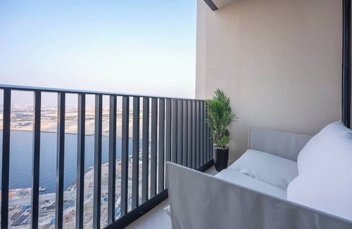 Dubai Apartment | Free housekeeping visits during your stay - StayShort - Luxury 1BR in Dubai Creek Harbour Stunning Views Sleeps 4