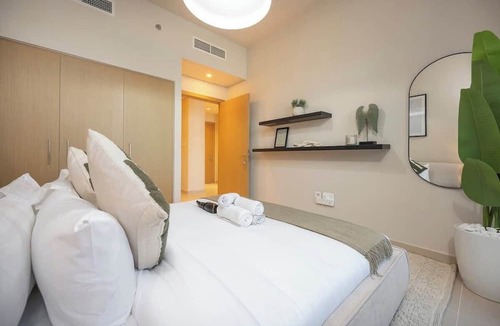 Dubai Apartment | Free housekeeping visits during your stay - StayShort - Luxury 1BR in Dubai Creek Harbour Stunning Views Sleeps 4