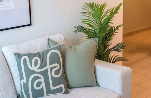 Dubai Marina Apartment | Free housekeeping visits during your stay - StayShort - Elegant 1BR Coastal Stay Steps from the Beach
