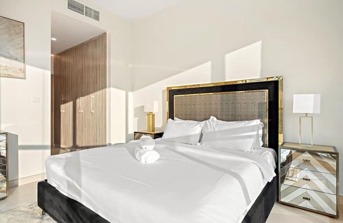 Business Bay Apartment | Elegant 2BR with Balcony and Full Burj Khalifa Skyline Views