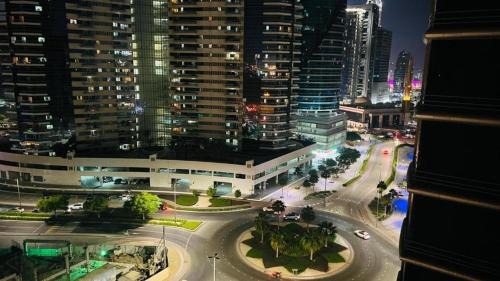 Barsha Heights Hotel | Nest & Stay Room In Barsha Heights