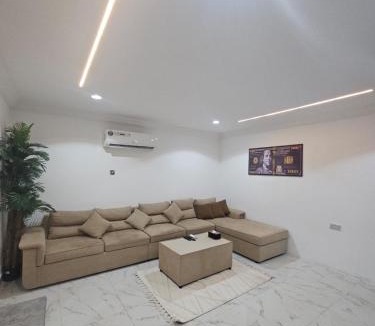 Al Ain Apartment | Bedroom Jimi