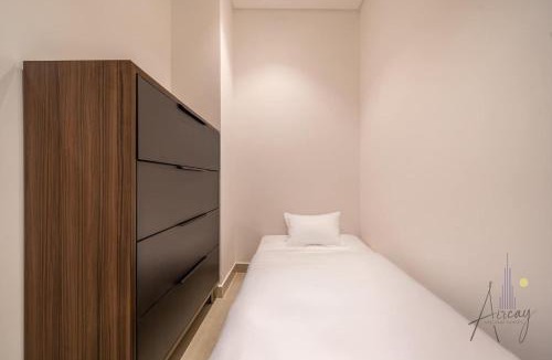 Business Bay Apartment | Luxury 3BR Maid room I Burj views I Downtown