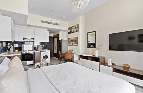 Al Barsha Apartment | Frank Porter - Azizi Riviera