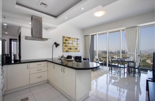 Dubai Sports City Apartment | Panoramic 2BR w Golf & City Views - Miracle Garden