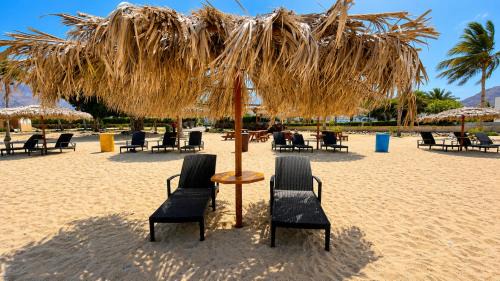 As Sifah House | Vista Mare By Bait Zain - Beachfront Private Pool Villa