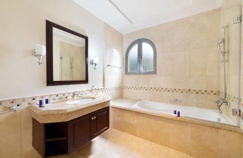 Palm Jumeirah Villa | Maison Privee - Private Pool & Beach Access Villa with Cinematic Vws