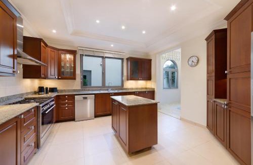 Palm Jumeirah Villa | Maison Privee - Private Pool & Beach Access Villa with Cinematic Vws