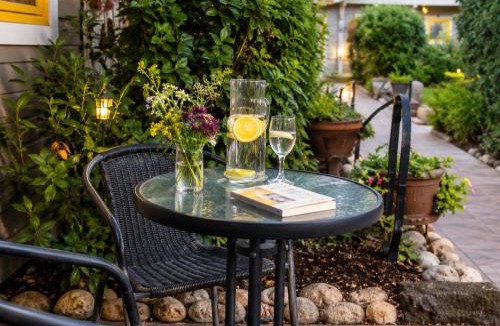 Yuval Bed & Breakfast | שורשי הגליל - 6 בקתות מדהימות עם ג'קוזי, גינה וקרבה לנחלים