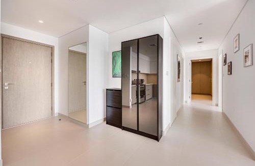 Dubai Apartment | Modern 1BDR in Creek with Amazing View, High Floor