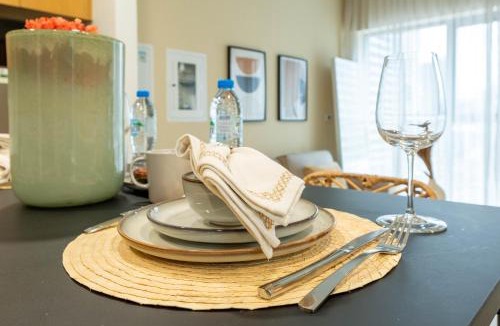 Downtown Dubai Apartment | Downtown Dubai Apartment with Pool & Gym Access