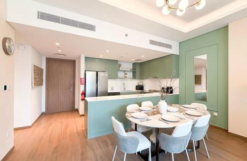 Al Wasl Apartment | Prestigious 2 Bedroom Balcony Apt Central Park - City Walk