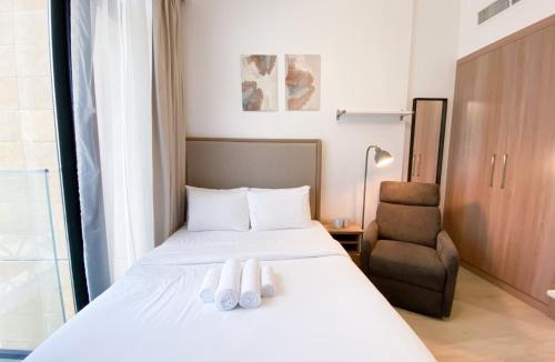 Nad Al Sheba Apartment | Modern Cozy Studio in Azizi Riviera-10