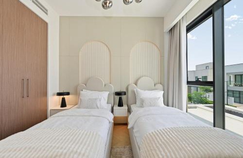 Dubai Villa | Garden Jacuzzi 4BR Villa A Ranches 3