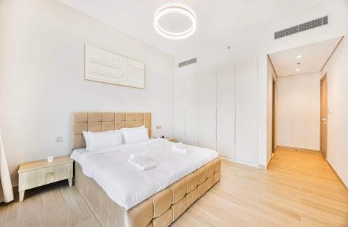 Discovery Gardens Apartment | Stunning Luxury 3BDR 5P
