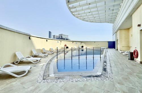 Jumeirah Lake Towers Apartment | Cosmos Living Premier Studio Near Metro