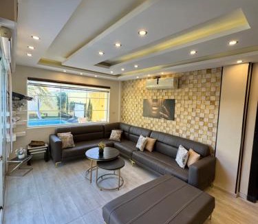 Al Kafrayn Ski Chalet | شاليهات كرم وزيد chalet karam&zaed