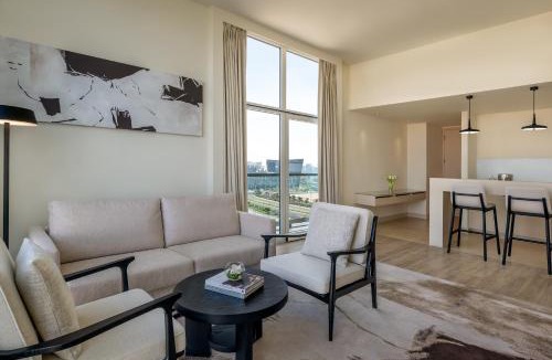 Abu Dhabi Resort | Yas Plaza Marina by IHG