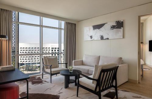Abu Dhabi Resort | Yas Plaza Marina by IHG