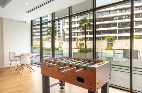 Dubai Apartment | Free housekeeping visits during your stay - StayShort - Stylish 2 Bed Apartment in Silicon Oasis for 6 with Balcony