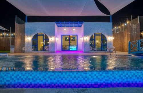 Ras Al Khaimah Ski Chalet | Santorini check in
