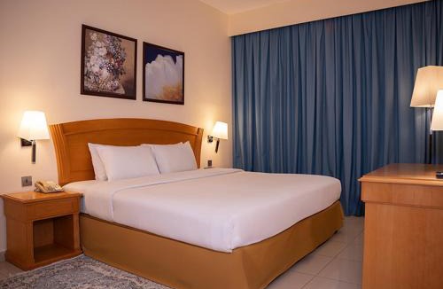 Al Majaz Apartment | Golden Tulip Sharjah
