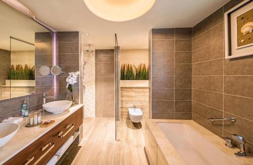 Palm Jumeirah Resort | The Retreat Palm Dubai MGallery by Sofitel