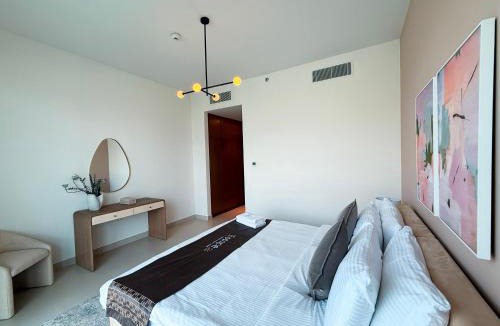 Al Wasl Apartment | Escape24 Premium 2BR with Stunning Canal Views
