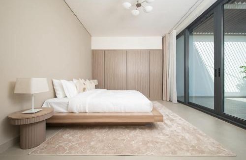 Al Hamriya Villa | Luxury Villa overlooking sea with private pool