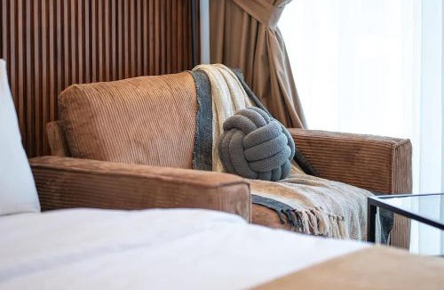 Al Hamriya Apartment | Stunning Oceanfront Studio Stay - Blue Bay Walk Pool & Gym
