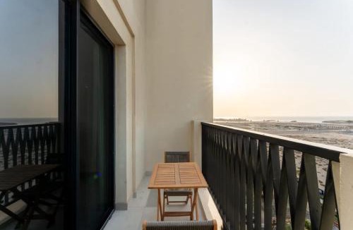 Al Khan Apartment | Premium Stunning 2-Bed Beachfront Apartment - Cyan Beach Residence