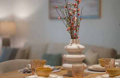 Al Khan Apartment | Gorgeous 2 Bed in Cyan Beach Residence