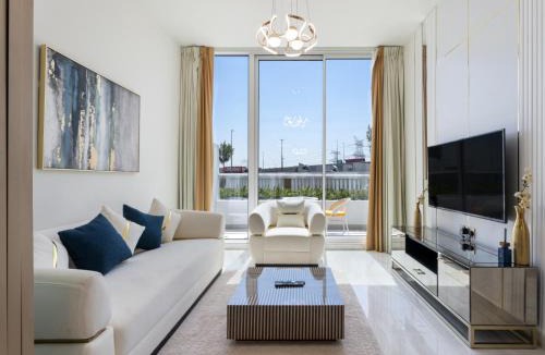 Dubai Apartment | Elite Escape 1BR plus 1GR plus Study Sleeps 4 in Gemz 05