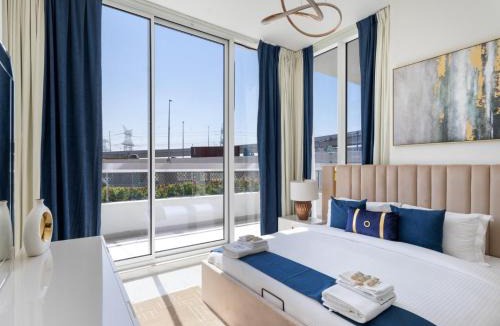 Dubai Apartment | Elite Escape 1BR plus 1GR plus Study Sleeps 4 in Gemz 05