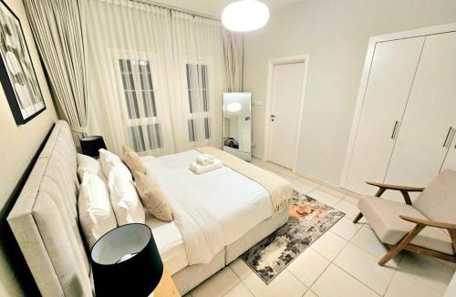 Emirates Hills Villa | Relaxing Villa with Private Pool in The Springs - sleeps 5