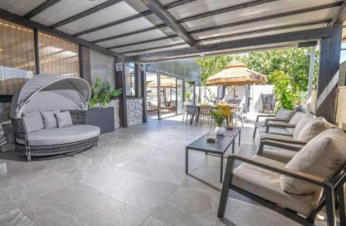 Dalton Apartment | פלואלס - וילת יוקרה עם 4 חדרי שינה ובריכה מחוממת וגקוזי
