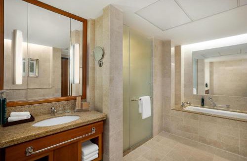 Barr Al Jissah Resort | DoubleTree By Hilton Muscat Al Waha